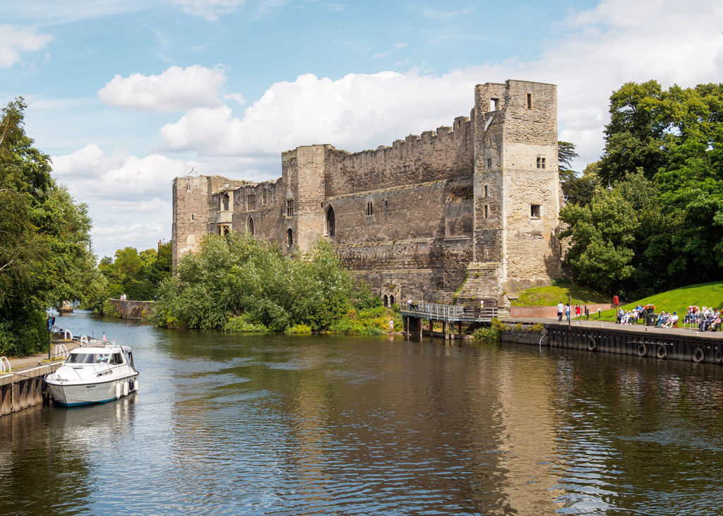 newark castle geograph.org.uk 6462955